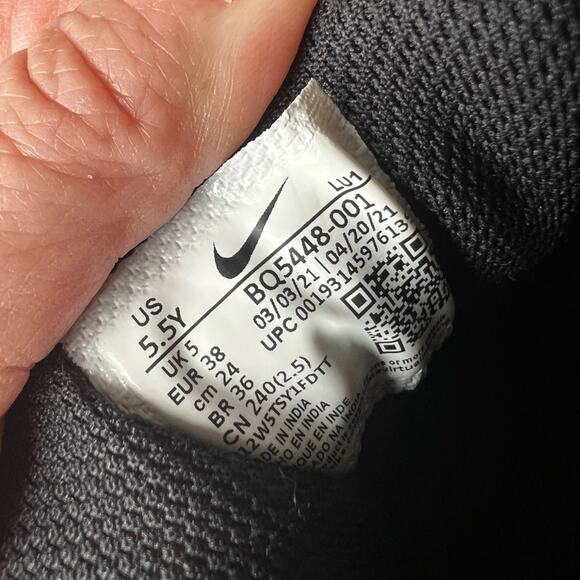 Nike Kids Court Borough Low Top Sneaker in Black size 5.5Y - Picture 5 of 5